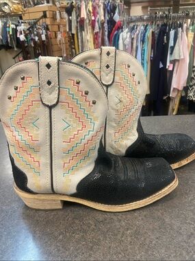 Justin Boots Two-Tone Black and Cream Embroidered Heeled Cowboy Boots
